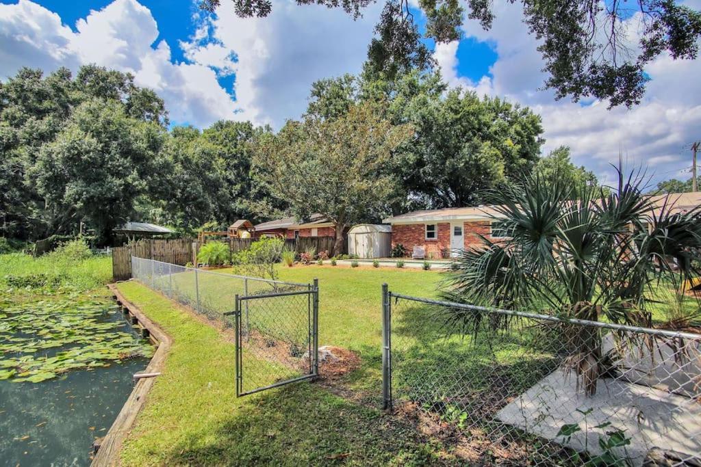 Lakefront Villa With Heated Pool And Spa Tampa Exterior photo